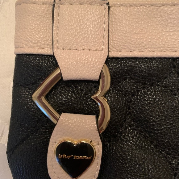 Betsey Johnson Cluch - Picture 3 of 11